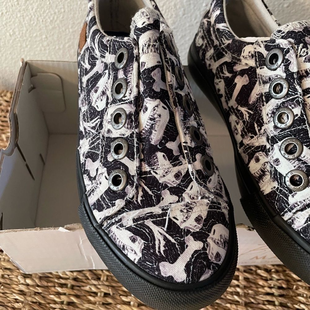 Blowfish Malibu Kids Dinosaur Print Bones Black and White Kids Loafers 1 NWT - Picture 3 of 14